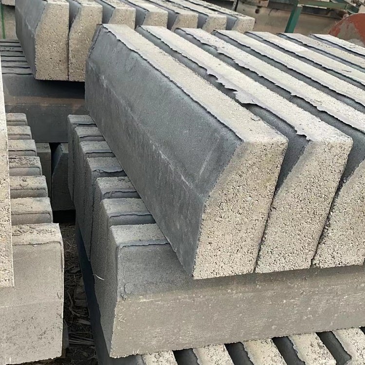 水泥路沿石價(jià)格解析 建筑材料銷售的關(guān)鍵因素